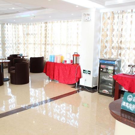 Greentree Wulumuqi Airport Hotel Урумчи Экстерьер фото