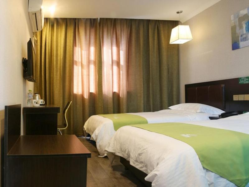 Greentree Wulumuqi Airport Hotel Урумчи Экстерьер фото