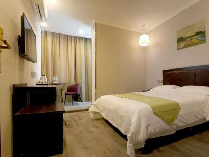 Greentree Wulumuqi Airport Hotel Урумчи Экстерьер фото