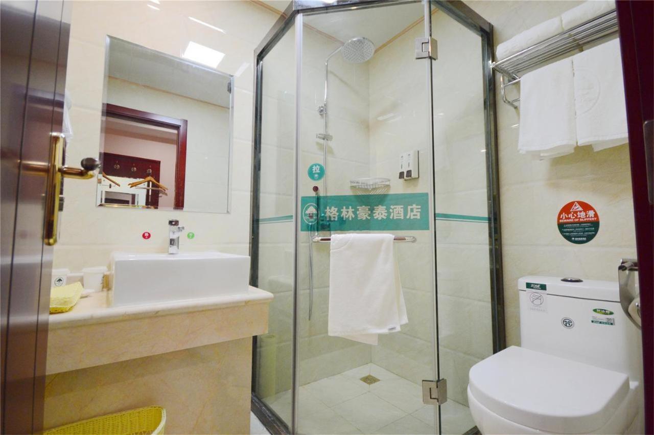 Greentree Wulumuqi Airport Hotel Урумчи Экстерьер фото